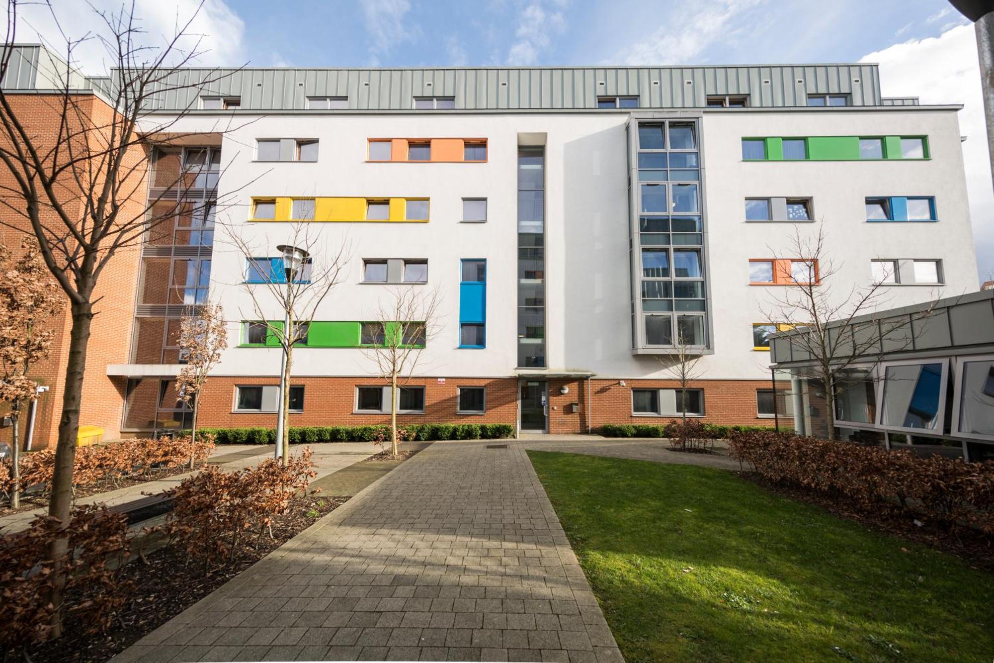 Wenlock Court Aparthotel Luton  Eksteriør bilde