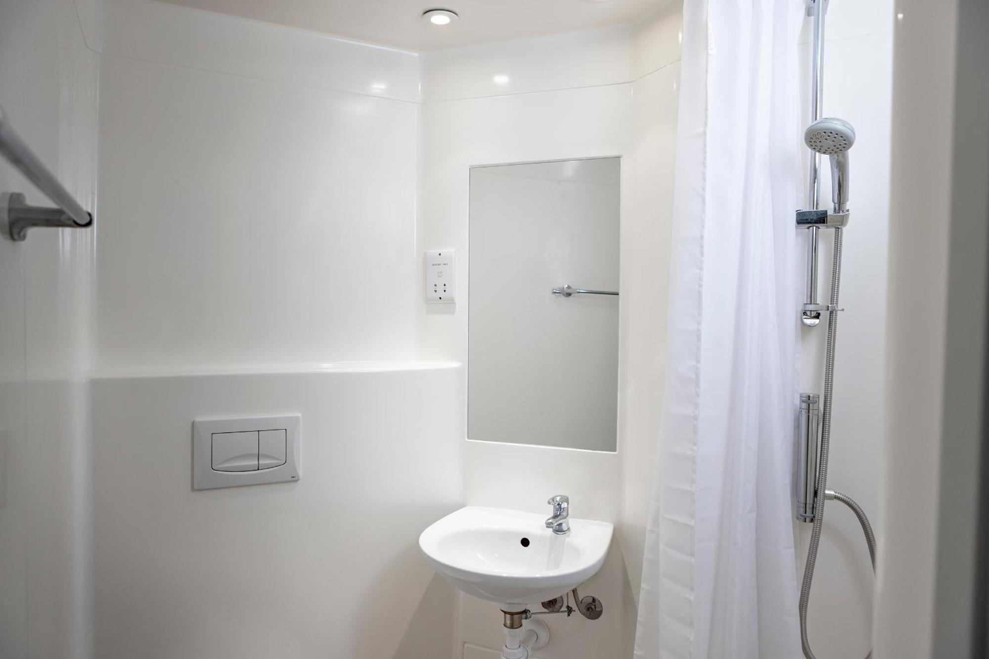 Wenlock Court Aparthotel Luton  Eksteriør bilde