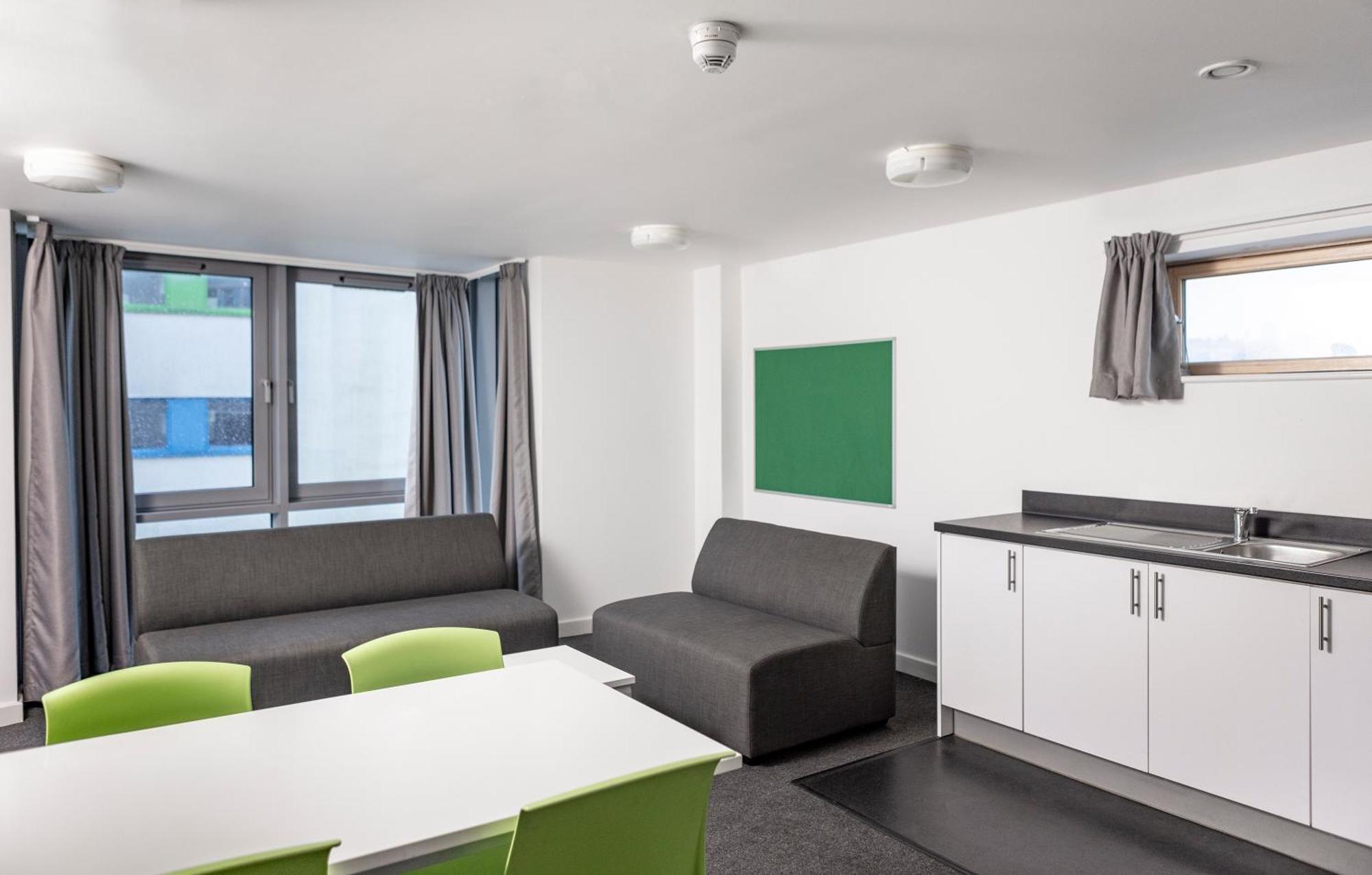 Wenlock Court Aparthotel Luton  Eksteriør bilde