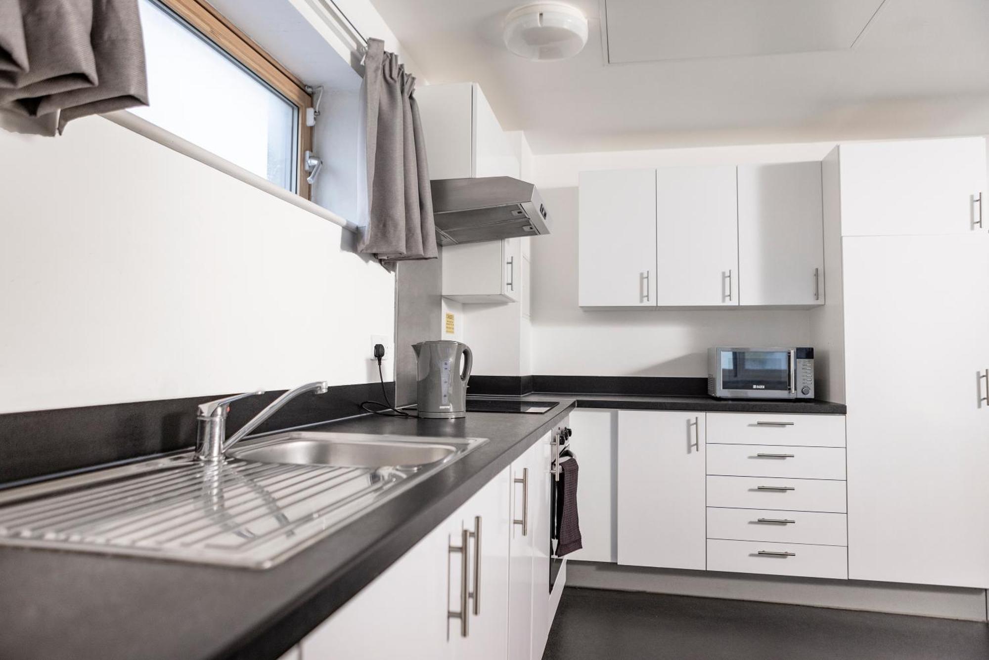 Wenlock Court Aparthotel Luton  Eksteriør bilde